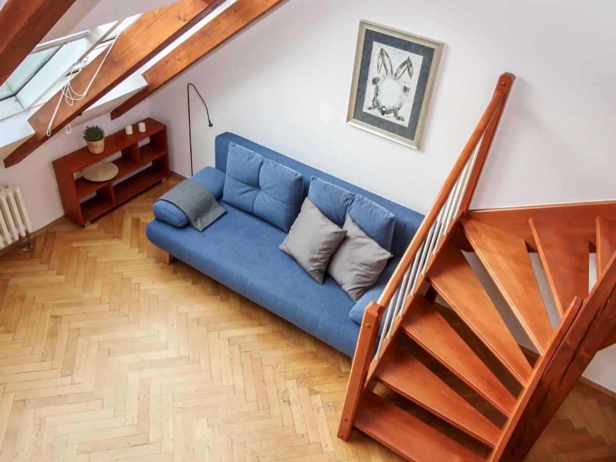 O21 By Interhome *
