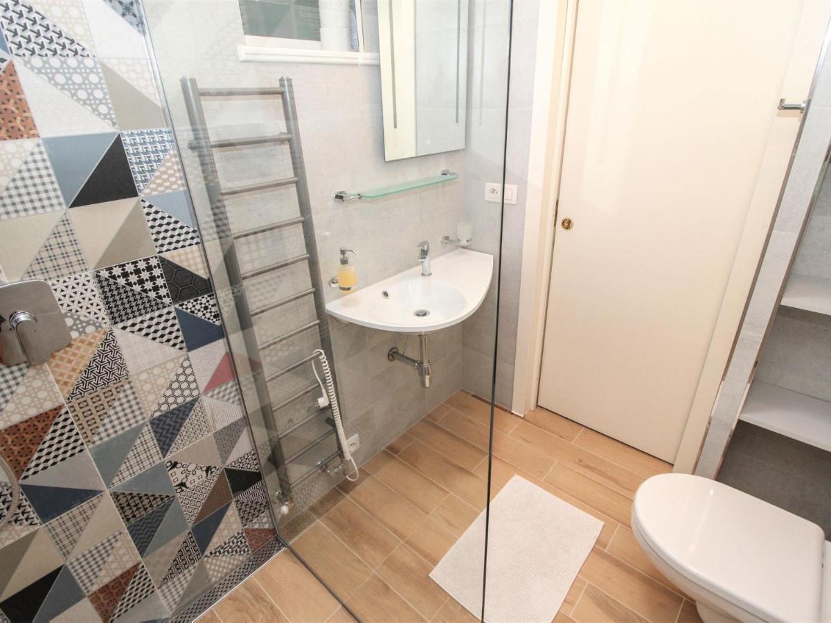 O21 By Interhome *