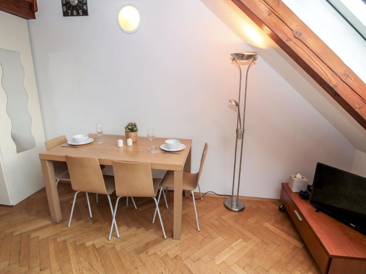 O21 By Interhome *