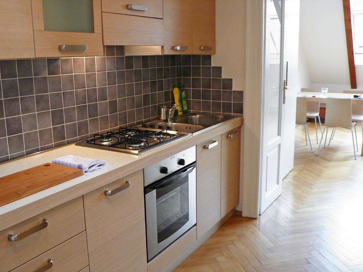 O21 By Interhome *